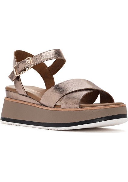 Kadın Gri Bilekten Bağlamalı Kalın Tabanlı Metalik Deri Sandalet 25SFD550132