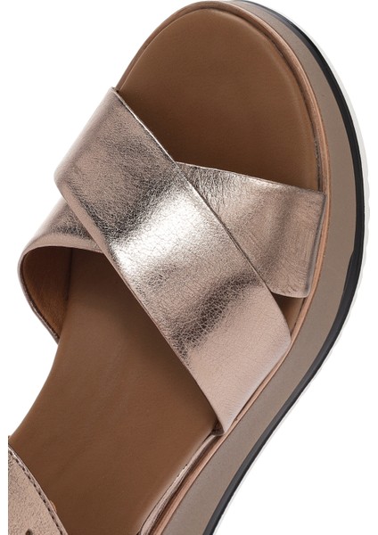 Kadın Gri Bilekten Bağlamalı Kalın Tabanlı Metalik Deri Sandalet 25SFD550132