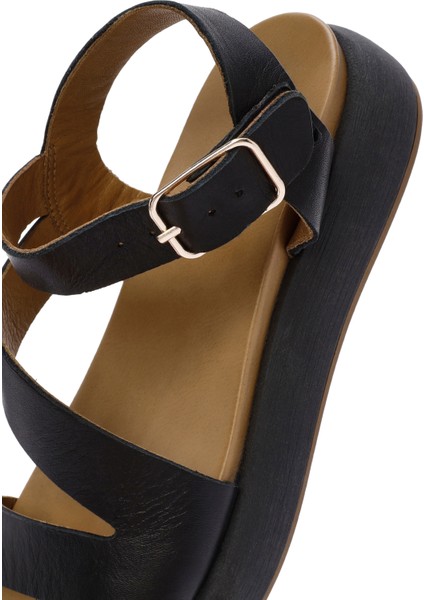 Kadın Siyah Bilekten Bantlı Kalın Tabanlı Deri Sandalet 25SFD550018