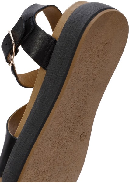 Kadın Siyah Bilekten Bantlı Kalın Tabanlı Deri Sandalet 25SFD550018