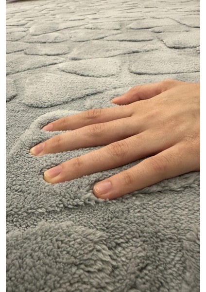 Yolluk Halı – Kaymaz Tabanlı, Yıkanabilir, Yumuşak Dokulu, Şık ve Dayanıklı Tasarım (Klm Taş Peluş Gri Yolluk) modelleri