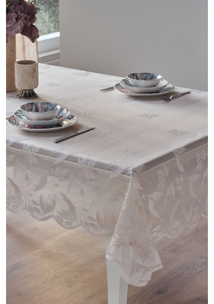 Bej Masa Örtüsü 145X240CM, Şık ve Dayanıklı Tasarım ile Evinizi Güzelleştirir