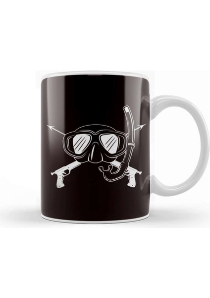 Su Altında Balık Avı Temalı Beyaz Porselen Kupa, Şık ve Kullanışlı Tasarım.