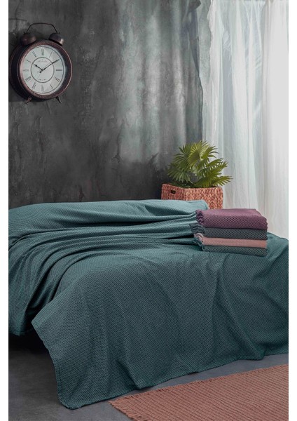 Yeşil Pamuklu Çift Kişilik Yatak Örtüsü, Rahat ve Şık Kullanım Sağlar.