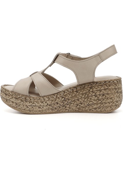 Kadın Bej Cırt Bantlı Dolgu Topuk Hakiki Deri Sandalet modelleri