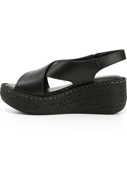 Kadın Siyah Cırt Bantlı Dolgu Topuk Hakiki Deri Sandalet modelleri