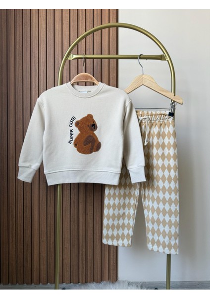 Erkek Çocuk Pamuklu Ekru Pelüş Ayıcık Baskılı Sweatshirt ve Desenli Pantolon Takım modelleri