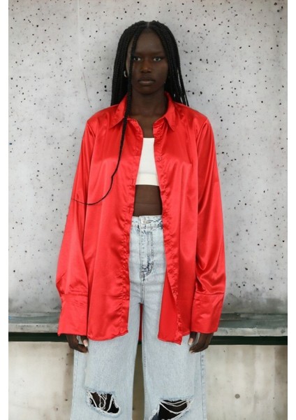 Hafif Dökümlü Saten Yüzeyli Gömlek