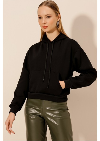 Üç Iplik Kanguru Cepli Kısa Sweat