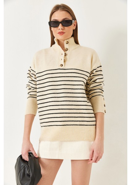 Kadın Kolu Düğmeli Patlı Triko Kazak