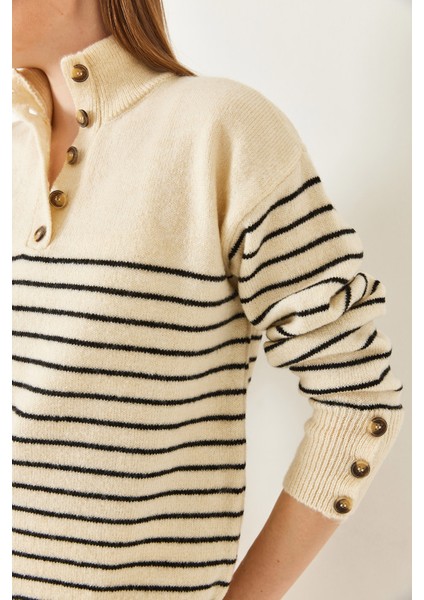 Kadın Kolu Düğmeli Patlı Triko Kazak fırsatları