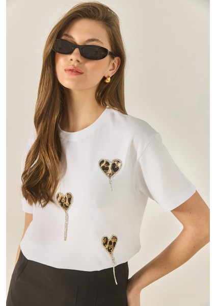 Kadın Leopar ve Taş Detaylı Kalpli Kısa Kollu T-Shirt