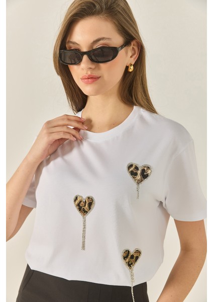 Kadın Leopar ve Taş Detaylı Kalpli Kısa Kollu T-Shirt modelleri