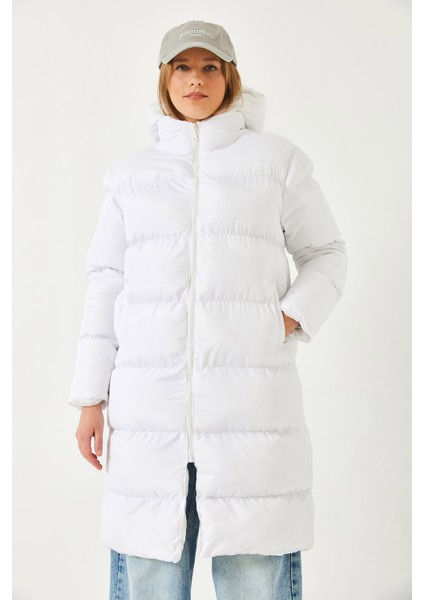 Kadın Kapişonlu Çift Cepli Uzun Mont modelleri