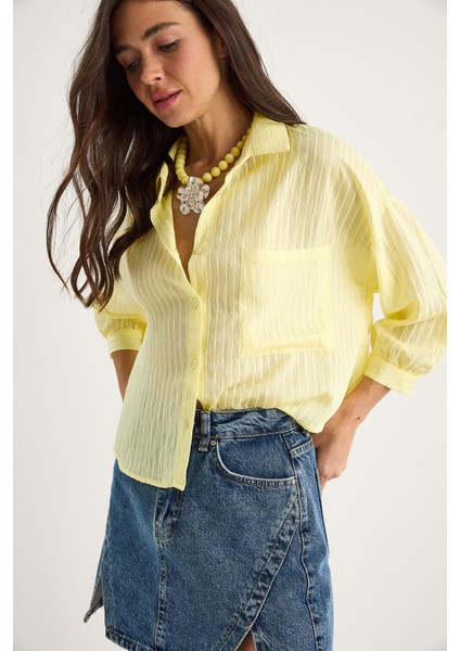 Kadın Kendinden Çizgili Yarım Kollu Tek Cep Detaylı Gömlek