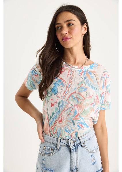 Kadın Bisiklet Yaka Desenli Dijital Baskılı Regular Yazlık Örme T-Shirt indirimleri