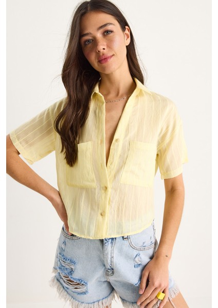 Kadın Kendinden Çizgili Çift Cep Detaylı Viskon Crop Gömlek