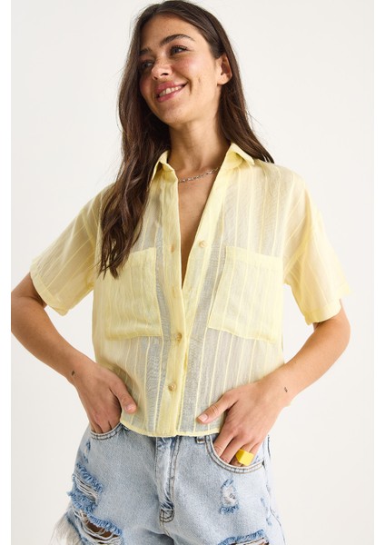 Kadın Kendinden Çizgili Çift Cep Detaylı Viskon Crop Gömlek modelleri