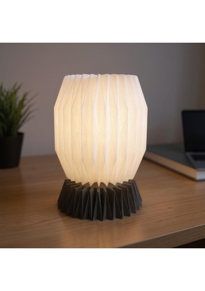 Vela El Yapımı Masa Lambası - Prizmatik Tasarımlı Beyaz Şapka & Reçine Taban fiyatları