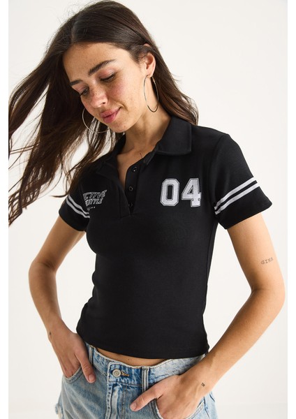 Kadın Polo Yaka Baskılı Kısa Kollu Crop T-Shirt fırsatları
