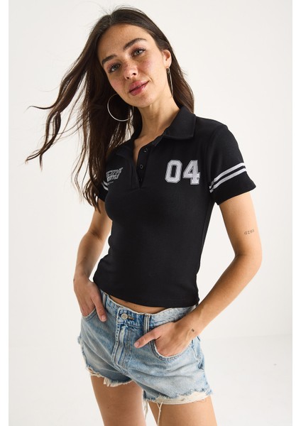 Kadın Polo Yaka Baskılı Kısa Kollu Crop T-Shirt indirimleri