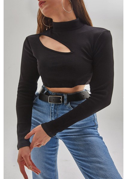 Kadın Yarım Balıkçı Yaka Damla Desenli Bluz