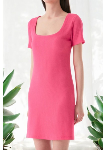 Kare Yaka Sırt Dekolteli Bürümcük Elbise