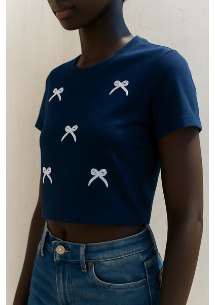 Fiyonk Nakış Crop T-Shirt