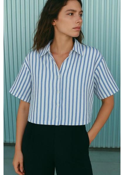 Dikey Çizgili Kısa Kollu Crop Gömlek