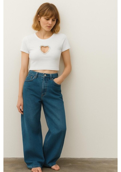 Taş Işlemeli Kalp Dekolteli Crop T-Shirt