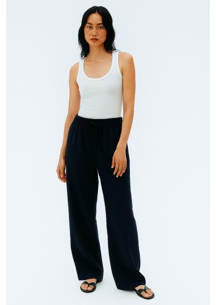 Gabardin Kumaş Beli Bağcıklı Relax Fit Pantolon fiyatları