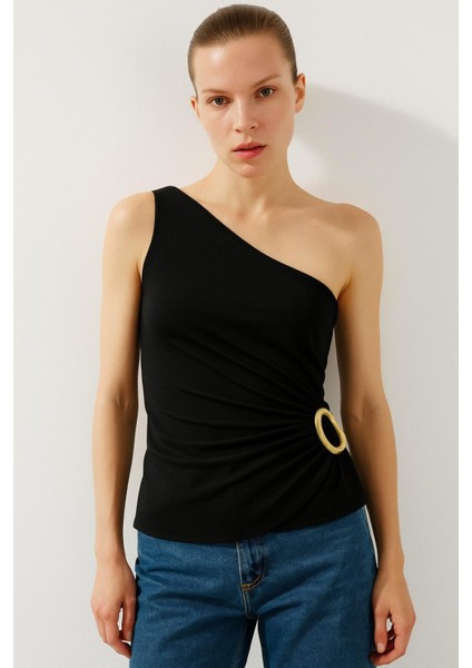 Tek Omuz Toka Detaylı Bluz