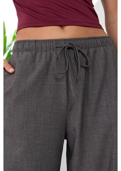 Lastikli Bel Bağcık Detaylı Dökümlü Geniş Paça Pantolon fırsatları