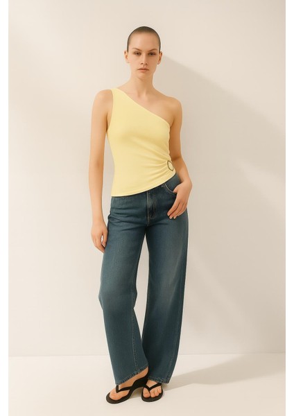 Tek Omuz Toka Detaylı Bluz