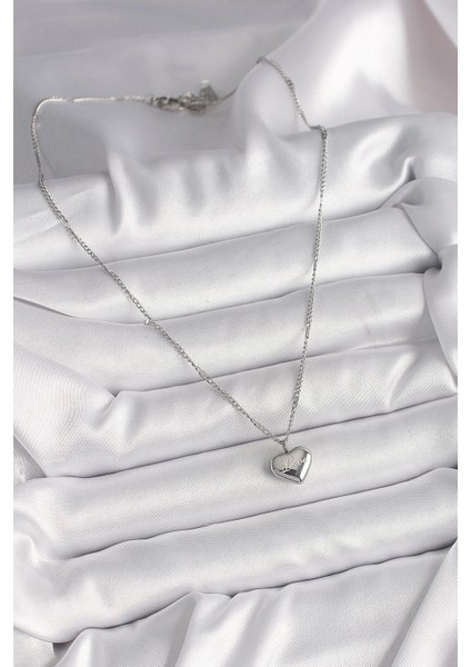316L Çelik Gümüş Renk Zincir Love Işleme Kalp Figür Kadın Kolye fiyatları