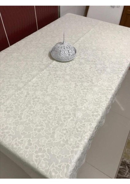 Bej Muşamba Masa Örtüsü 140X180 Cm, Şık ve Dayanıklı Ev ve Masa Dekoru