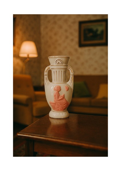 Vıntage Parlak Beyaz & Pembe Yunan Kadını Figürlü Çift Saplı Vazo fırsatları