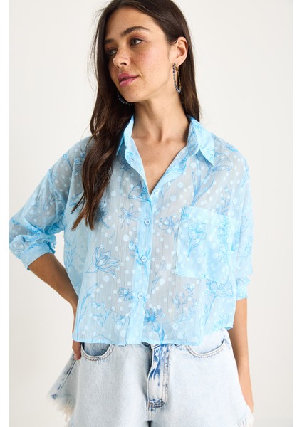 Kadın Kendinden Çiçek Desenli Yarım Kollu Tek Cep Detaylı Jakarlı Transparan Gömlek modelleri