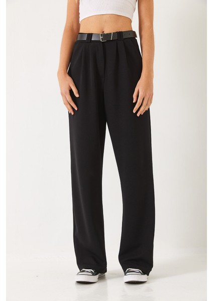 Kadın Çift Pile Detaylı Kemerli Örme Pantolon