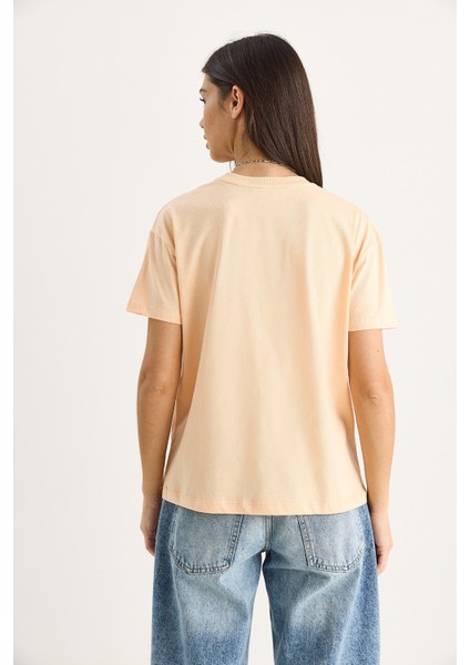 Kadın Çiçek Aksesuarlı Kısa Kollu Pamuklu T-Shirt indirimleri