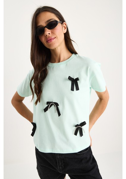 Kadın Saten Kurdela Aksesuarlı Taş Detaylı T-Shirt modelleri