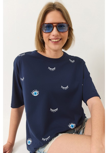 Kadın Göz Baskılı Kısa Kollu Pamuklu Oversize T-Shirt fiyatları