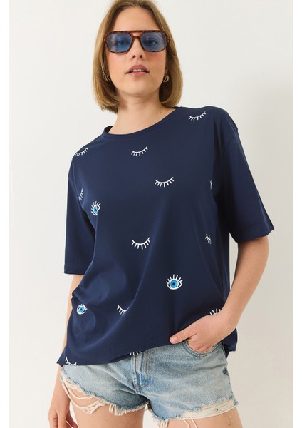 Kadın Göz Baskılı Kısa Kollu Pamuklu Oversize T-Shirt modelleri