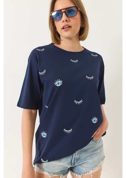 Kadın Göz Baskılı Kısa Kollu Pamuklu Oversize T-Shirt fırsatları