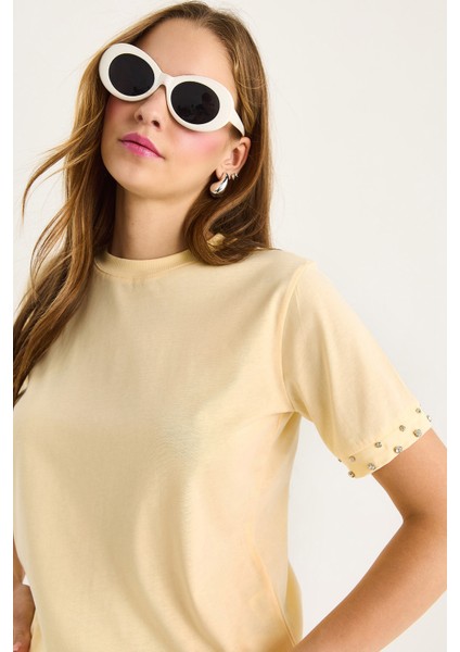 Kadın Kolları Taş Işlemeli Tshirt