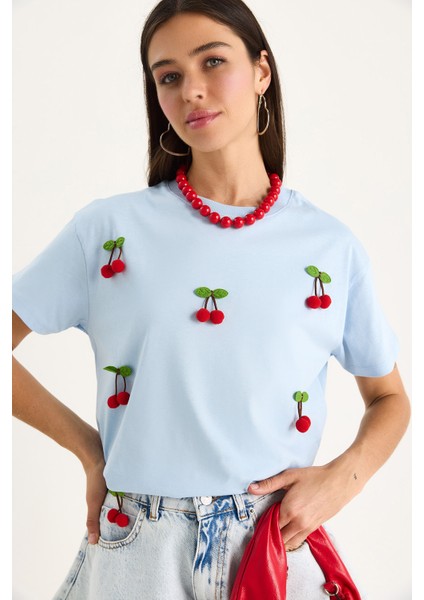 Kadın Kısa Kollu Kiraz Aksesuarlı T-Shirt