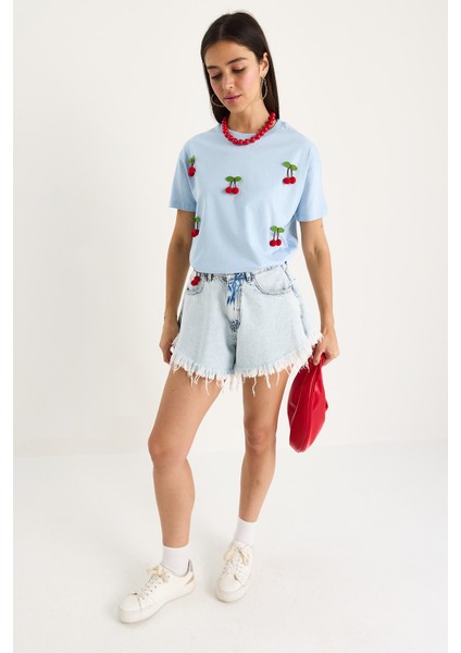Kadın Kısa Kollu Kiraz Aksesuarlı T-Shirt fiyatları