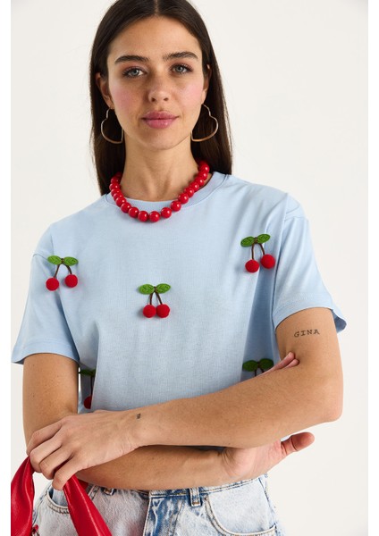 Kadın Kısa Kollu Kiraz Aksesuarlı T-Shirt fırsatları
