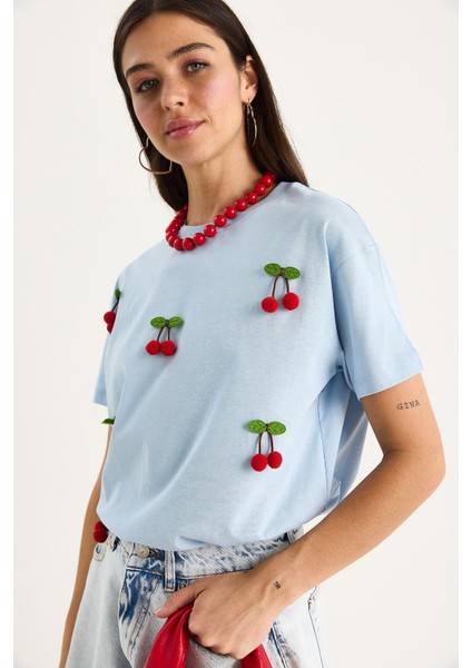 Kadın Kısa Kollu Kiraz Aksesuarlı T-Shirt indirimleri