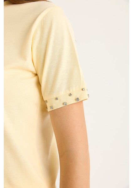 Kadın Kolları Taş Işlemeli Tshirt